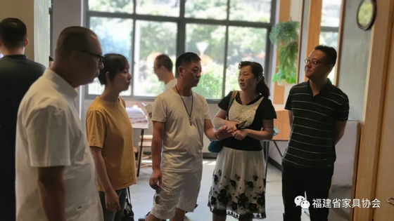 金秋行標題