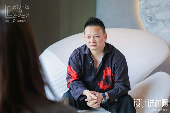 設計師接受采訪1